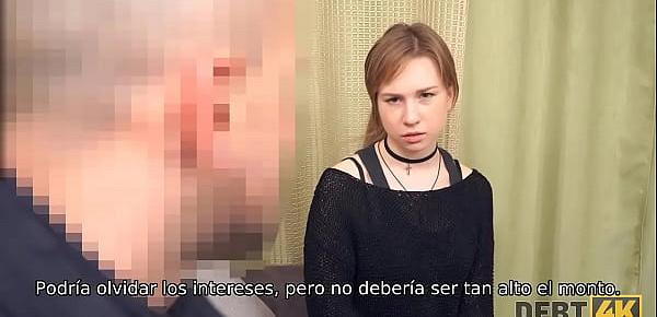 trendsDEBT4k. Chica guapa con una gargantilla satisface la erección de los cobradores de deudas